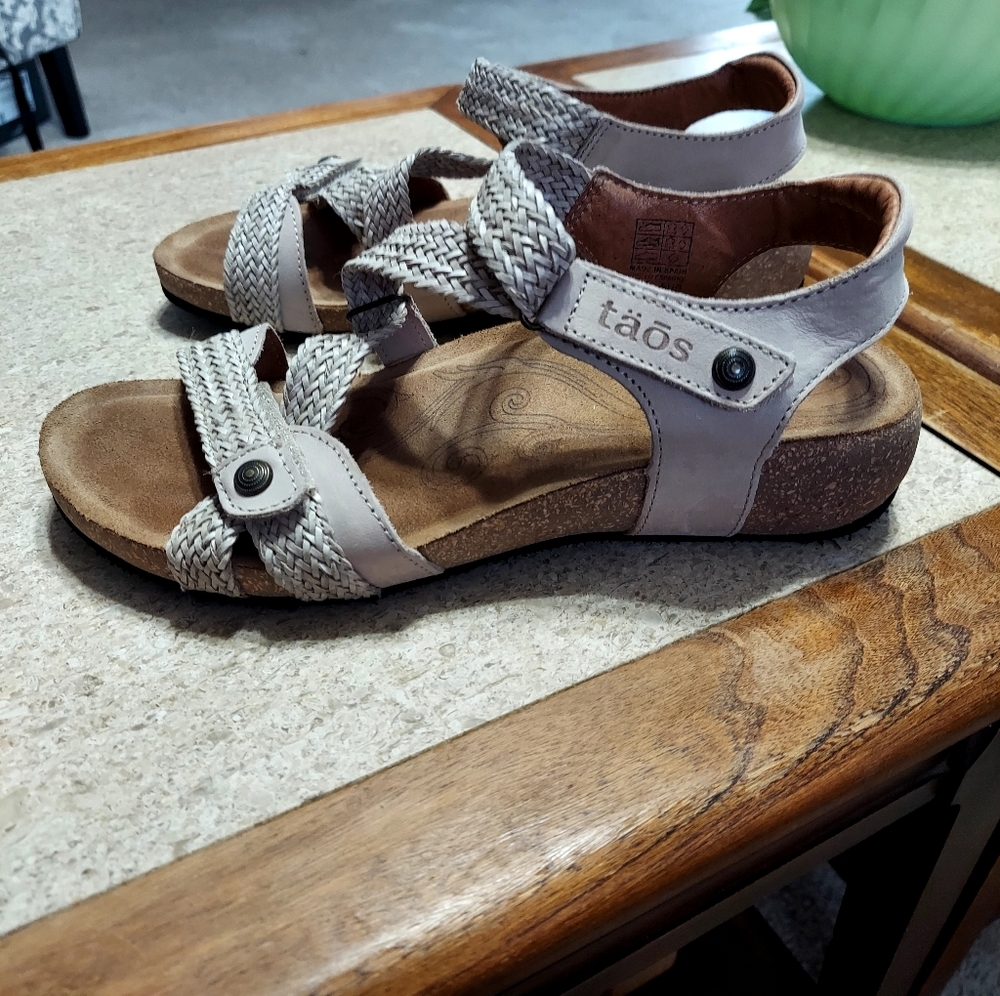 Taos Trulie Women’s Beige Braided Comfort Sandals